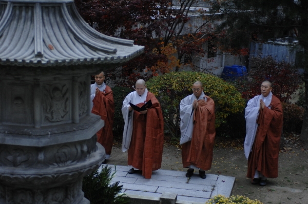 2009.11.10_도선사 청담스님 부도, 적조사 경산스님 부도 참배2